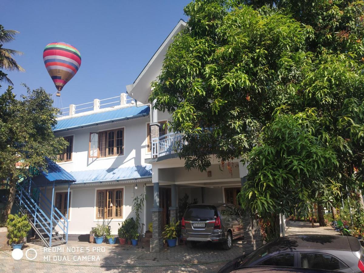 Munnar Blue Mist Bed & Breakfast Bagian luar foto
