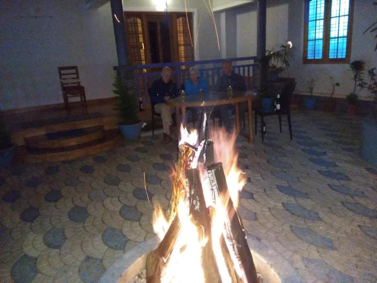 Munnar Blue Mist Bed & Breakfast Bagian luar foto