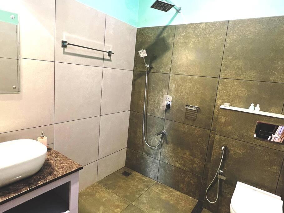 Munnar Blue Mist Bed & Breakfast Bagian luar foto