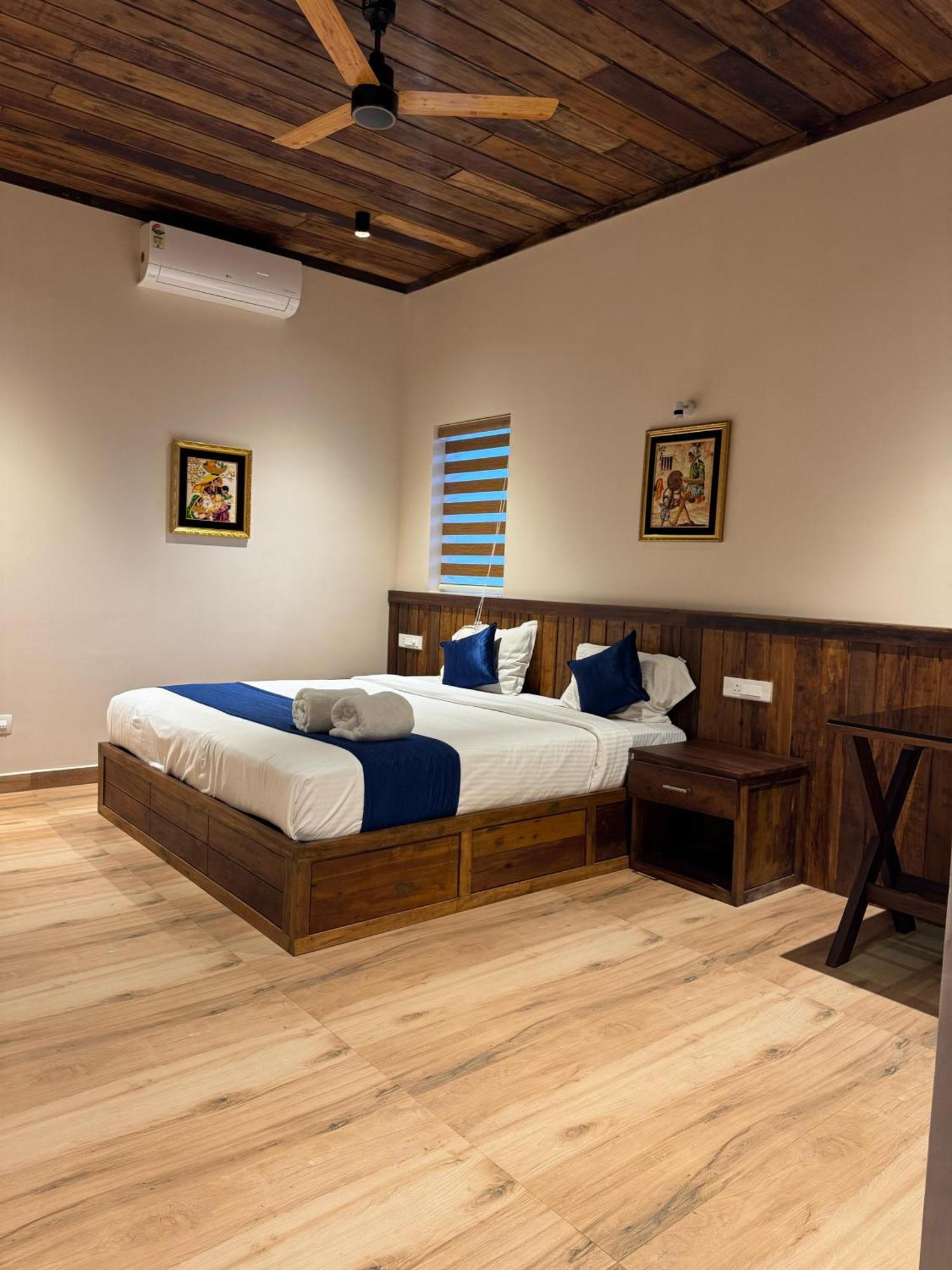 Munnar Blue Mist Bed & Breakfast Bagian luar foto