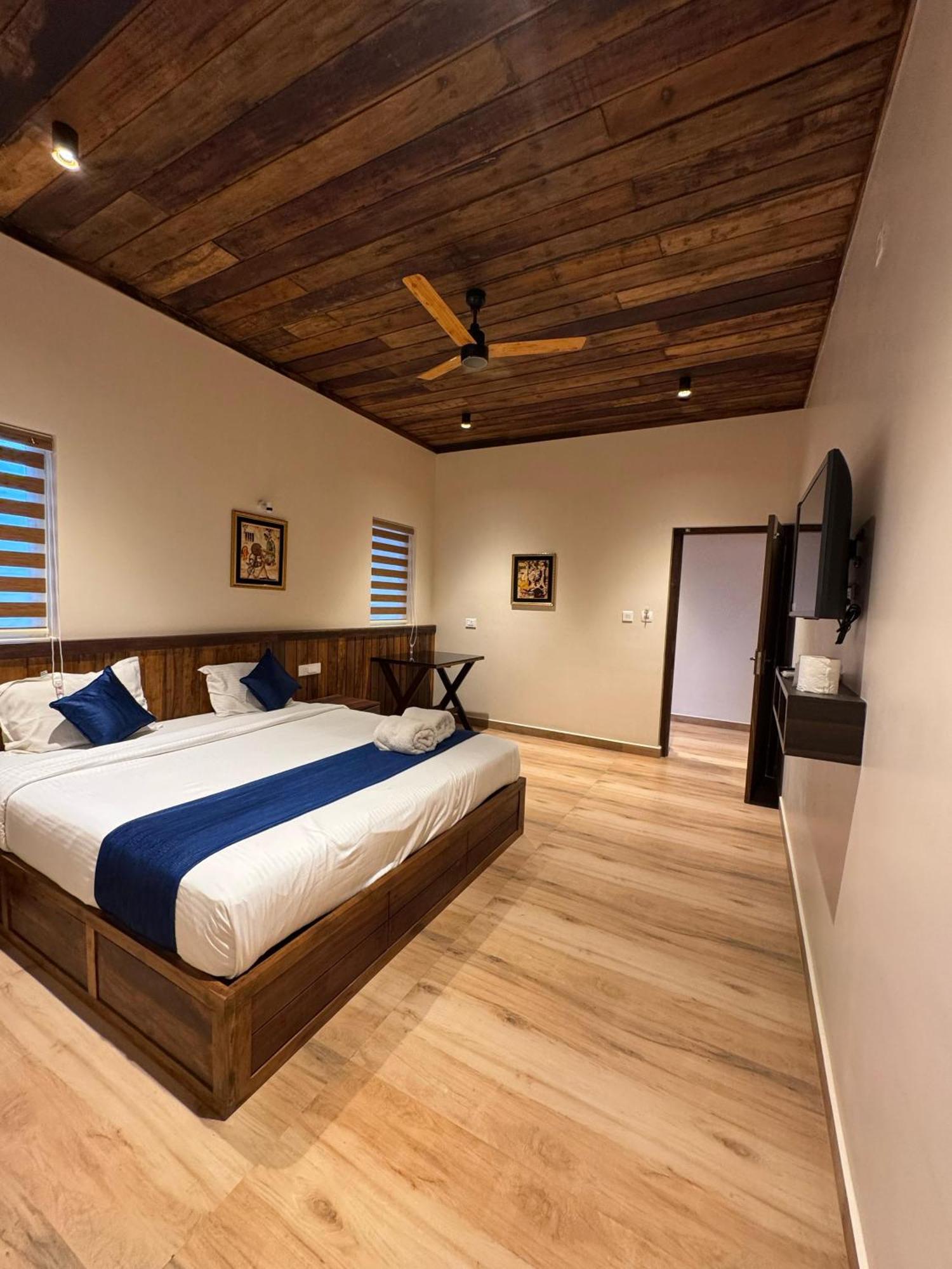 Munnar Blue Mist Bed & Breakfast Bagian luar foto