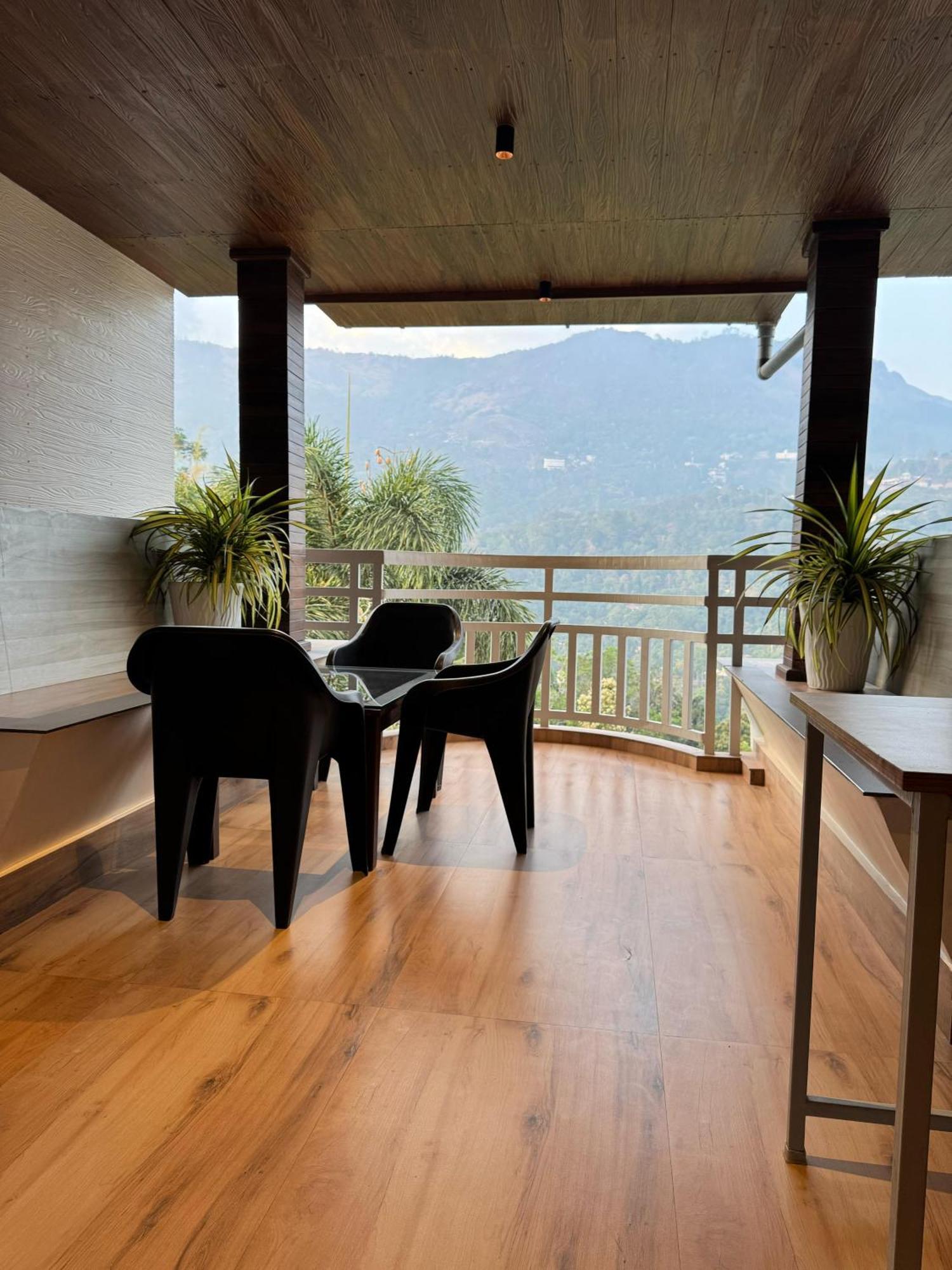 Munnar Blue Mist Bed & Breakfast Bagian luar foto