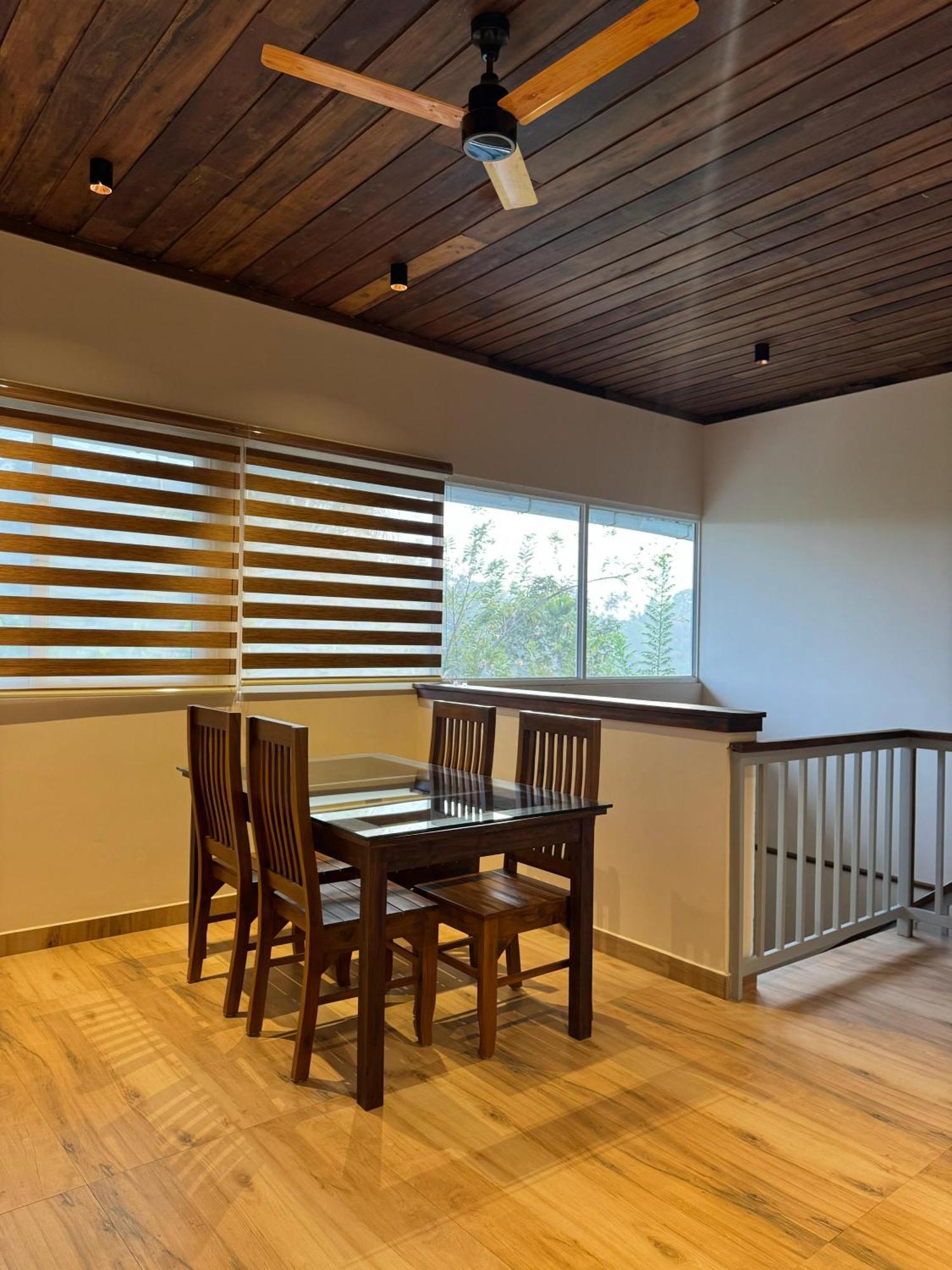 Munnar Blue Mist Bed & Breakfast Bagian luar foto