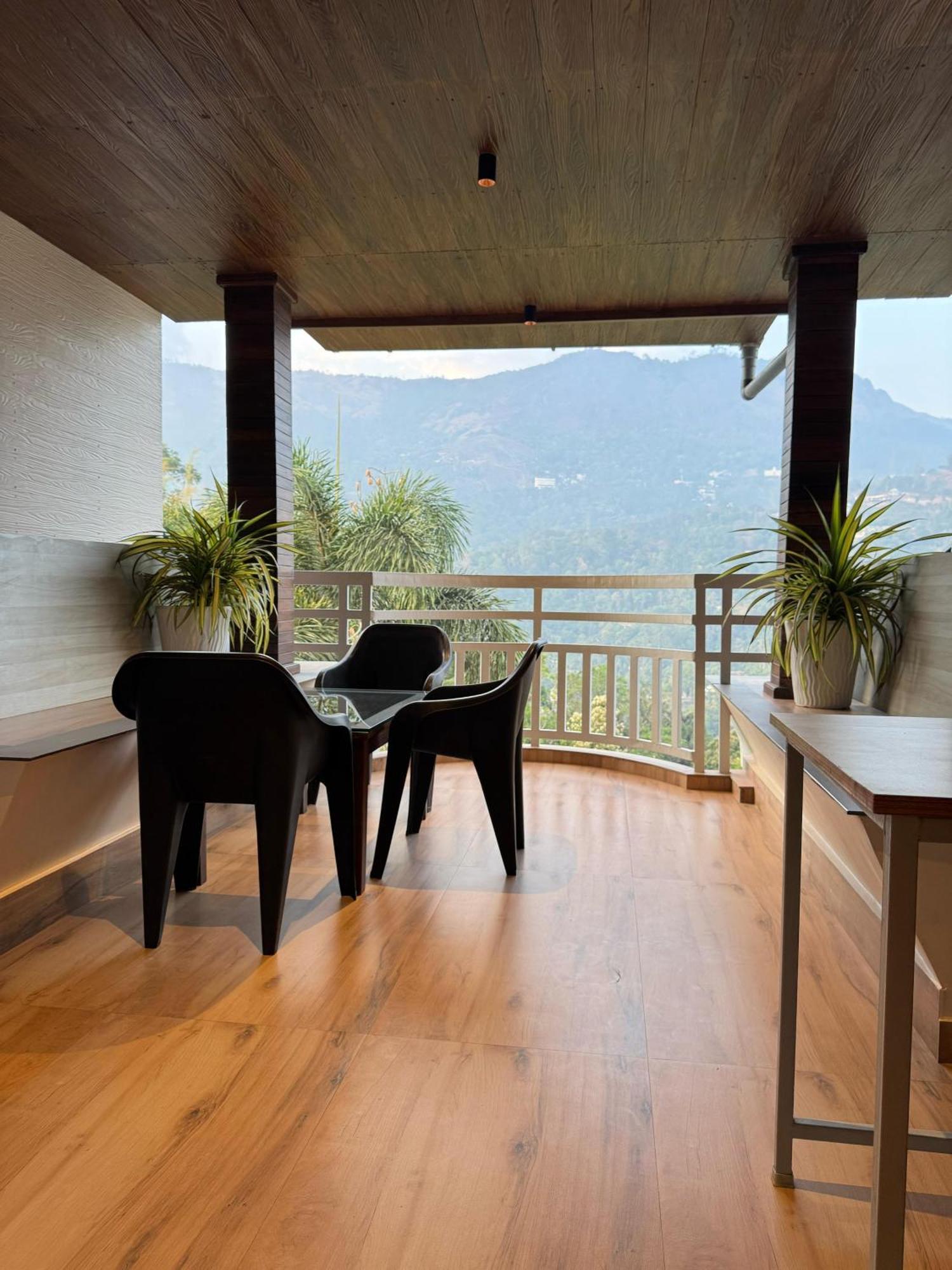 Munnar Blue Mist Bed & Breakfast Bagian luar foto