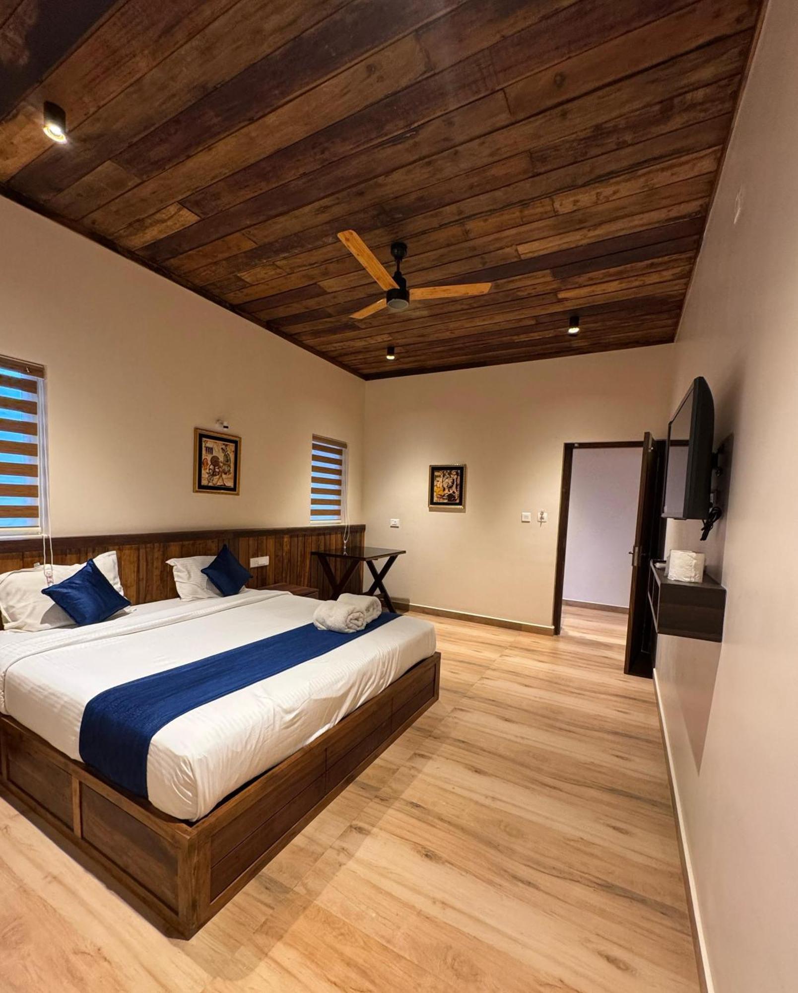 Munnar Blue Mist Bed & Breakfast Bagian luar foto