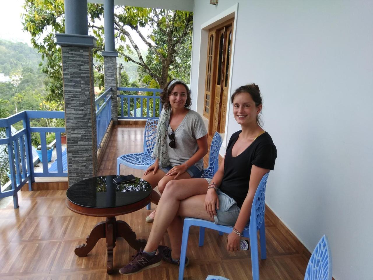 Munnar Blue Mist Bed & Breakfast Bagian luar foto